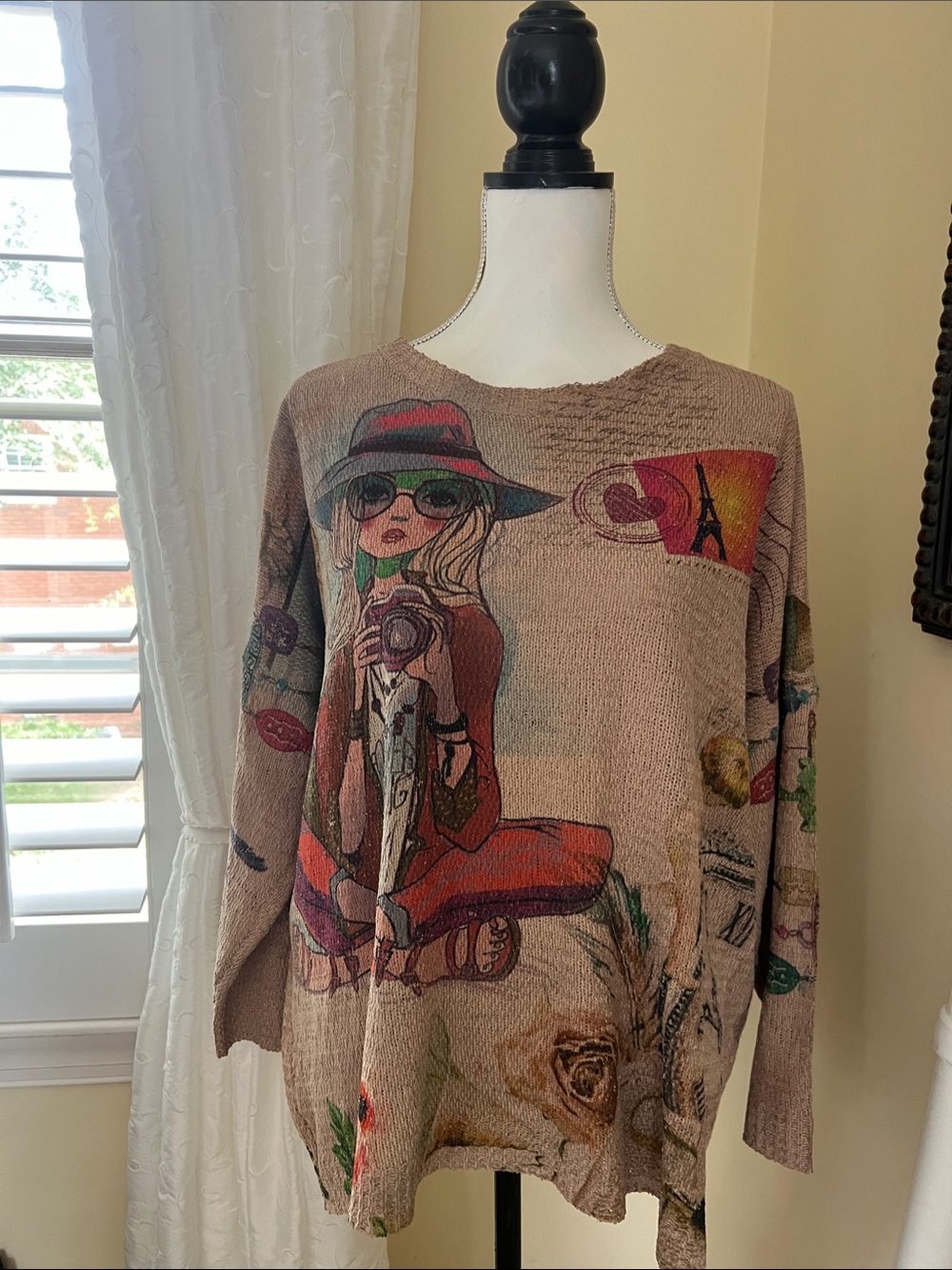 Beige Graphic Knit Women’s Top with Illustrated Traveler